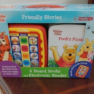 Me Reader Jr - 8 Winnie The Pooh Board Books And Electronic Reader. Works!